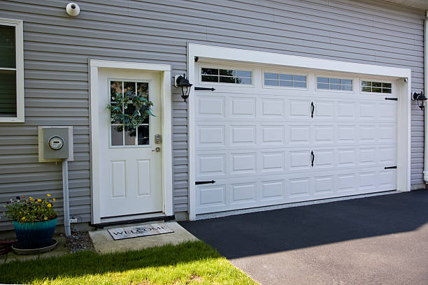 24/7 Emergency Garage Door Panel Replacement experts in Lenawee County County, MI